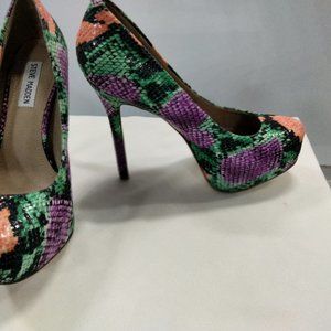 STEVE MADDEN SIZE 8 1/2 COLORFUL CAMO 4 1/2" PLATFORM STILETTOS NAME: NALA